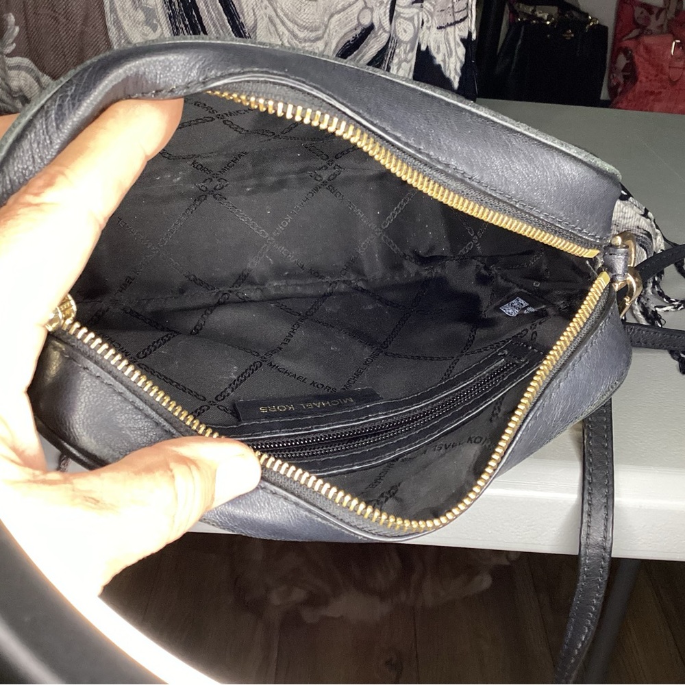 Michael Kors black quilted leather crossbody with chain strap and gold hardware - Picture 11 of 12